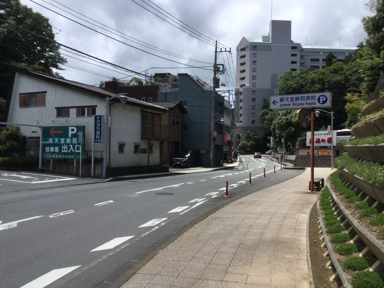 伊豆長岡駅方面から入口